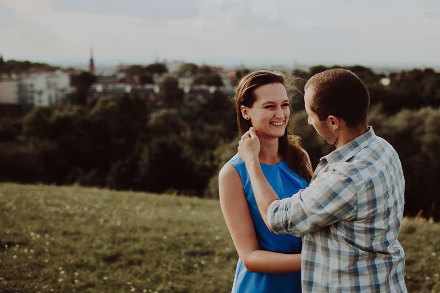 sesja narzeczenska na kopcu krakusa