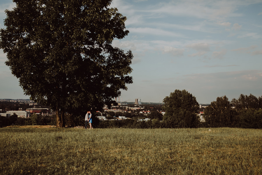 sesja narzeczenska na kopcu krakusa