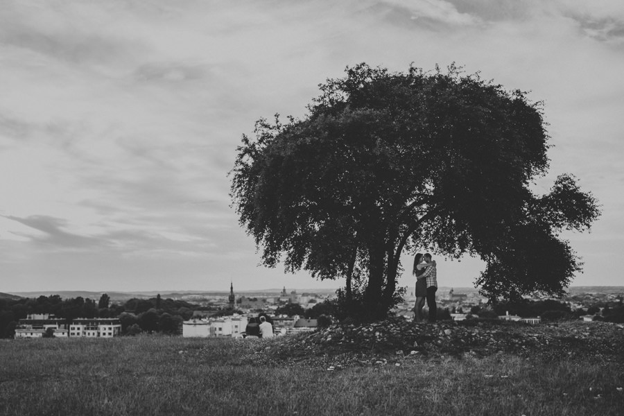 sesja narzeczenska na kopcu krakusa